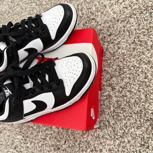 Nike low dunk Black and White 4y